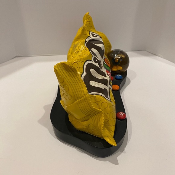 M&M's World Las Vegas NV Giant Yellow Candy Bag Spilled M&M's Water Globes 2006 - Picture 6 of 8